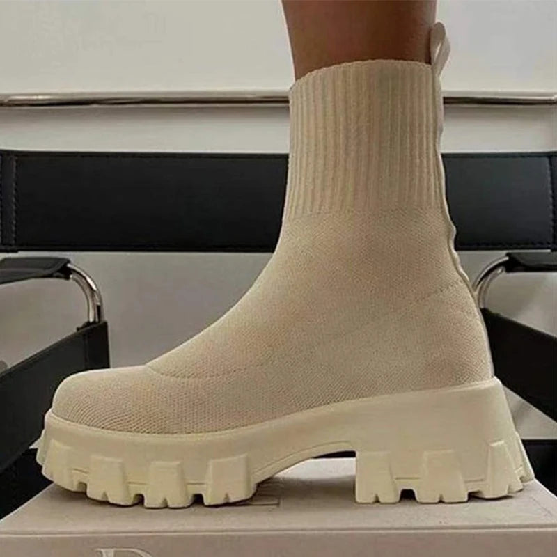 coturno, coturno feminino, bota tratorada, bota de couro, bota chelsea, bota coturno feminina, bota coturno, bota tratorada feminina, bota preta feminina, bota de couro feminina, coturno preto feminino, bota feminina tratorada, bota branca,